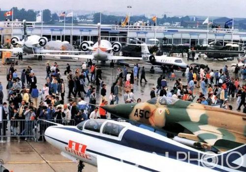 ➺中国航空工业首次参加巴黎航展